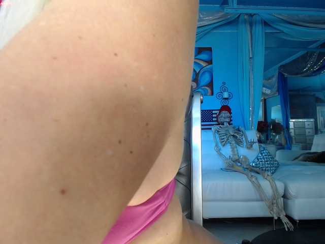 adrianna_fox from BongaCams