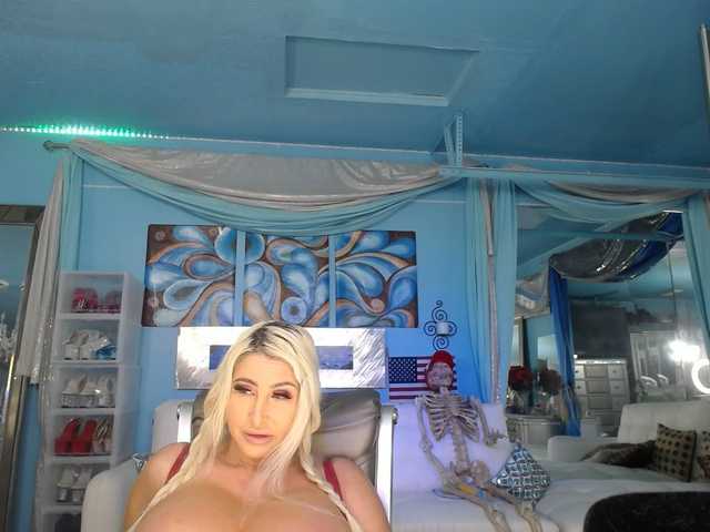 adrianna_fox cam belle