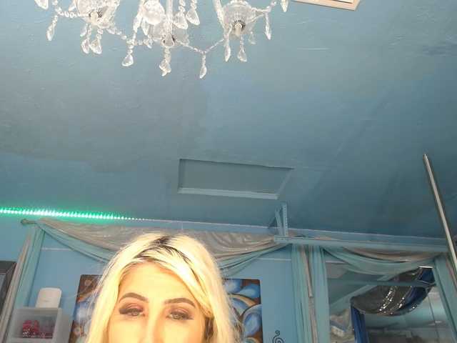 adrianna_fox's BongaCams show and profile