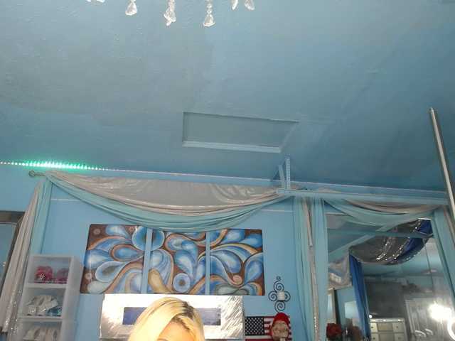 adrianna_fox's BongaCams show and profile