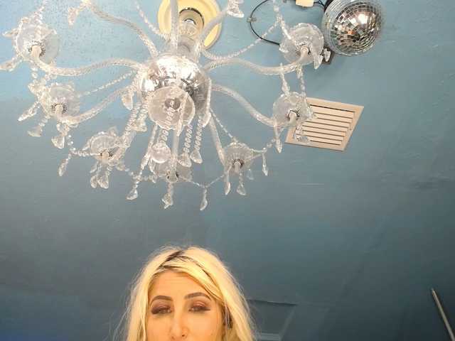 adrianna_fox's BongaCams show and profile