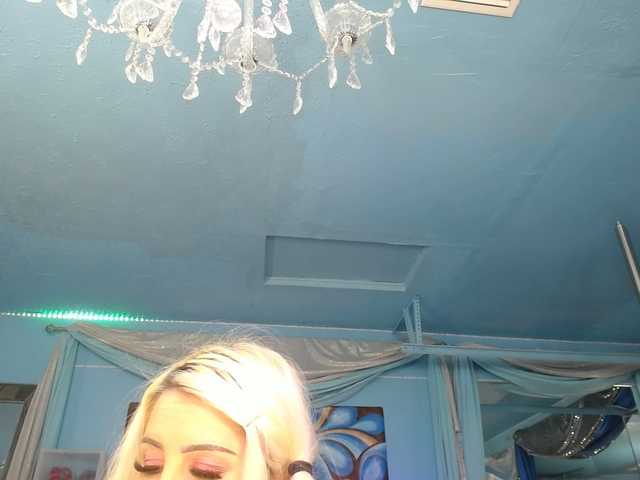 adrianna_fox cam belle