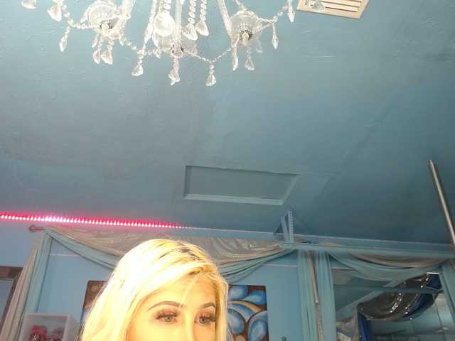 adrianna_fox's BongaCams show and profile