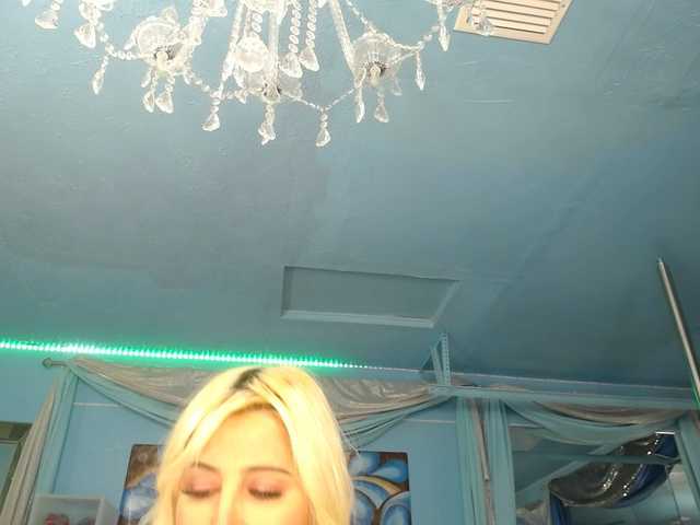 adrianna_fox's BongaCams show and profile