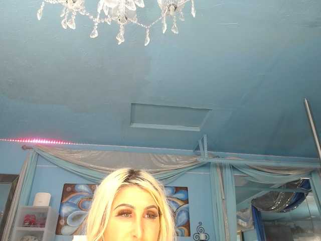 adrianna_fox cam belle