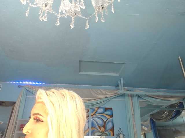 adrianna_fox's BongaCams show and profile