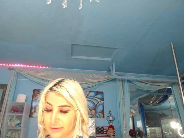 adrianna_fox cam belle