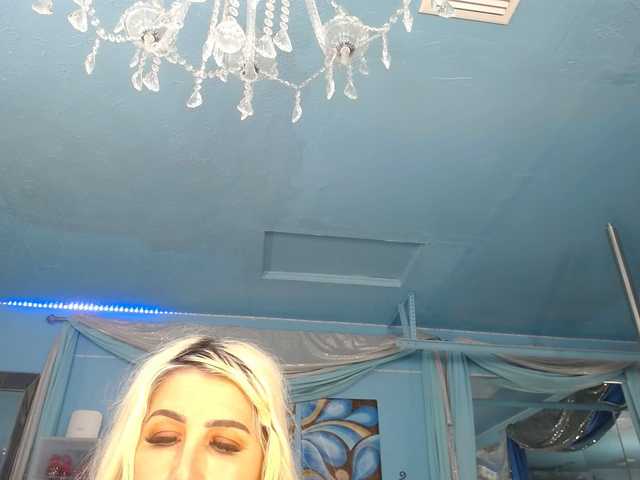 adrianna_fox's BongaCams show and profile