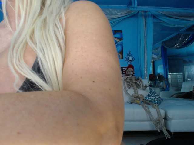 adrianna_fox online
