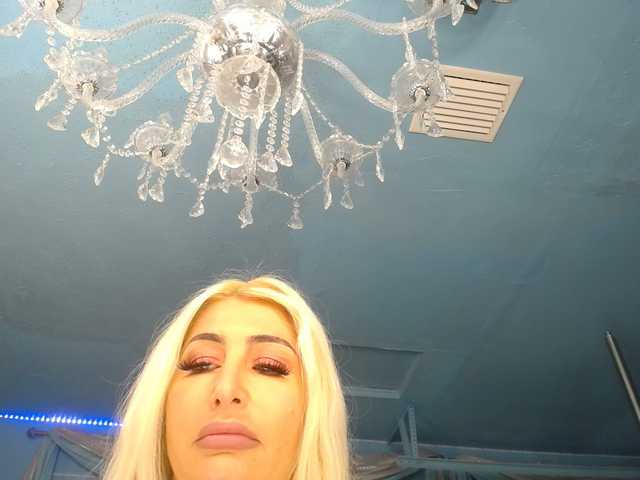 adrianna_fox's BongaCams show and profile