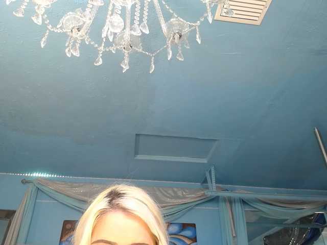 adrianna_fox's BongaCams show and profile