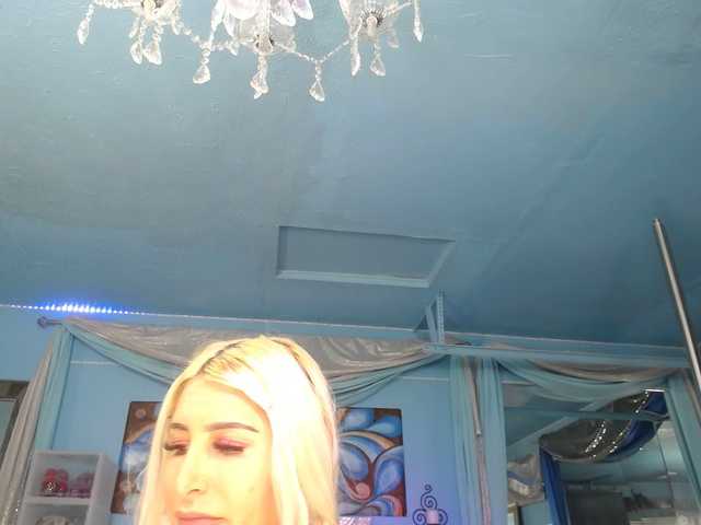 adrianna_fox's BongaCams show and profile