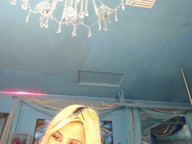 adrianna_fox's BongaCams show and profile