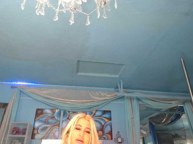 adrianna_fox's BongaCams show and profile