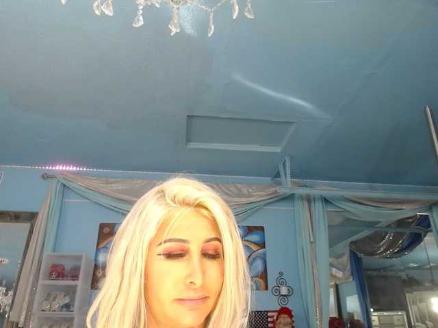 adrianna_fox's BongaCams show and profile