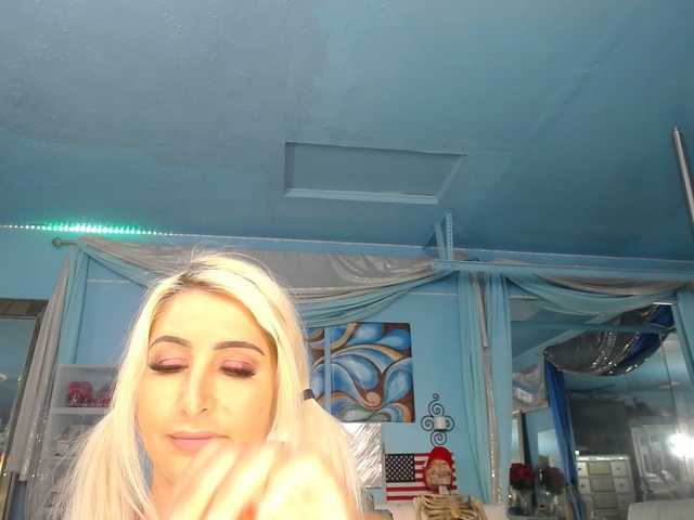 adrianna_fox cam belle
