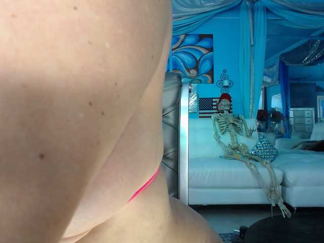 adrianna_fox's BongaCams show and profile