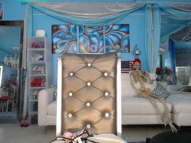 adrianna_fox's BongaCams show and profile