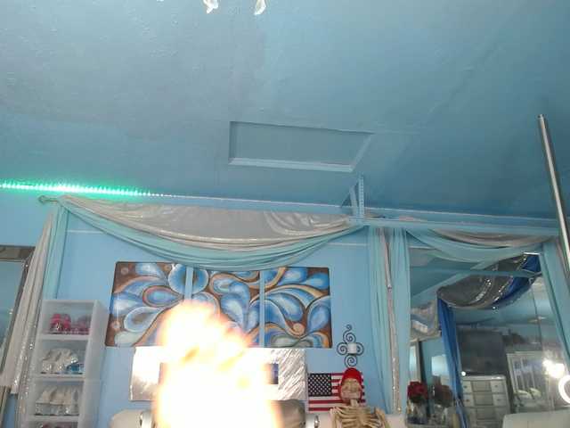 adrianna_fox's BongaCams show and profile