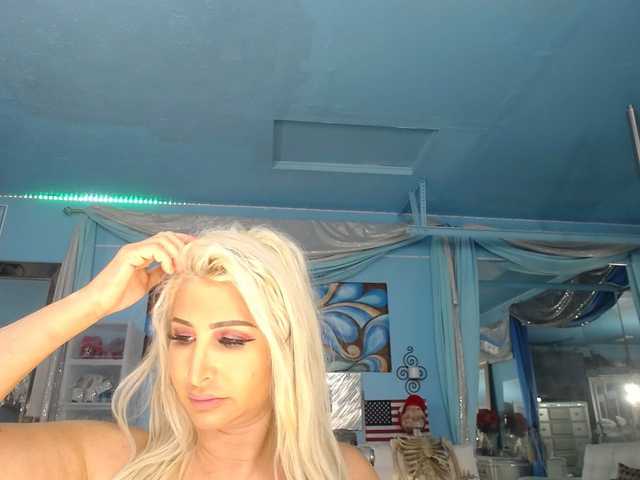 adrianna_fox's BongaCams show and profile