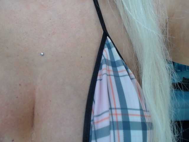 adrianna_fox from BongaCams