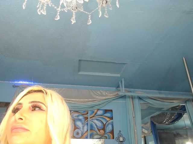 adrianna_fox cam belle