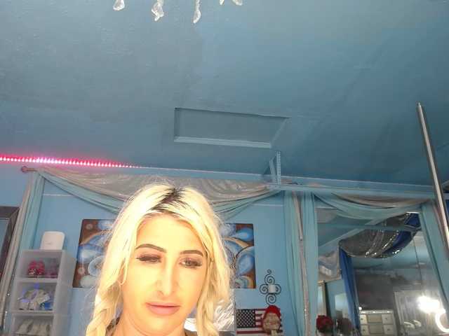 adrianna_fox cam belle