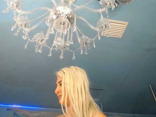 adrianna_fox's BongaCams show and profile