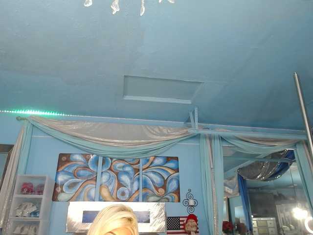 adrianna_fox's BongaCams show and profile