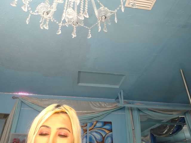 adrianna_fox's BongaCams show and profile