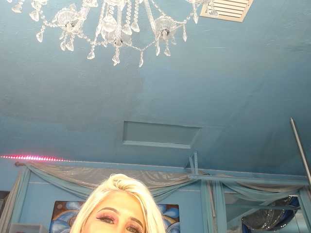 adrianna_fox's BongaCams show and profile