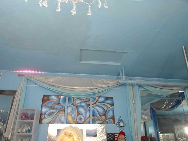 adrianna_fox's BongaCams show and profile