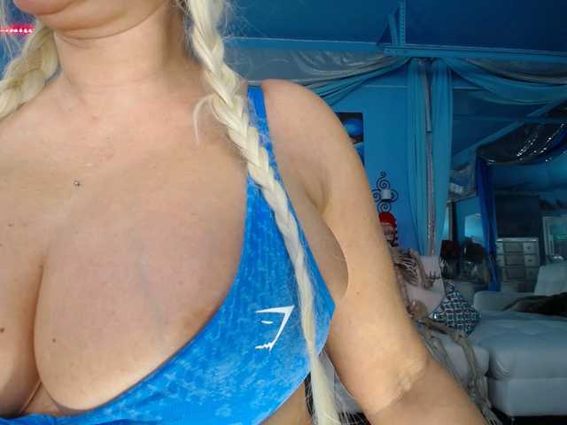 adrianna_fox's BongaCams show and profile