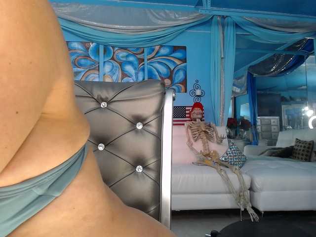 adrianna_fox's BongaCams show and profile