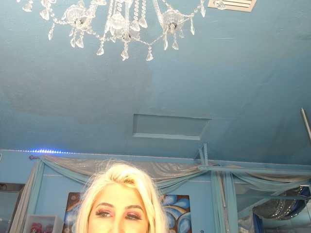 adrianna_fox's BongaCams show and profile