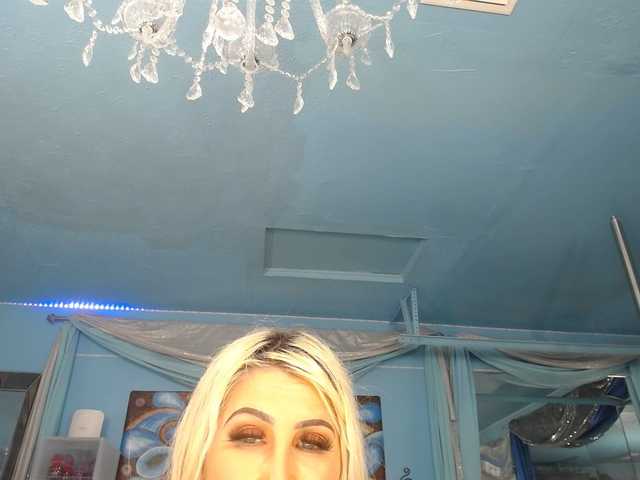 adrianna_fox's BongaCams show and profile