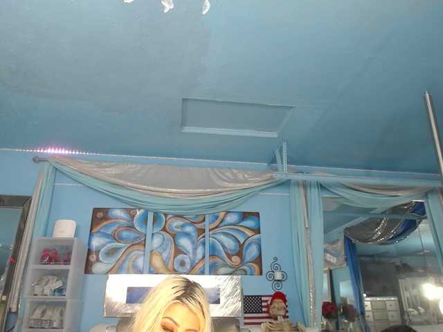 adrianna_fox's BongaCams show and profile