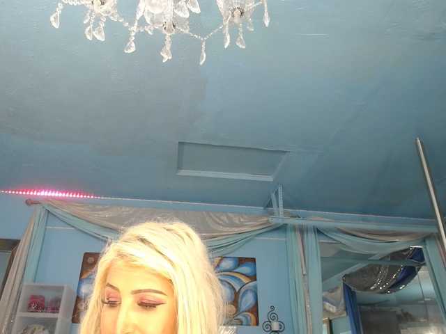 adrianna_fox's BongaCams show and profile