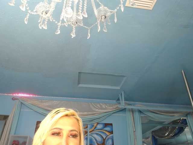 adrianna_fox cam belle