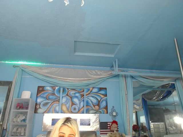 adrianna_fox's BongaCams show and profile