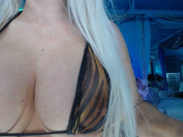 adrianna_fox cam belle