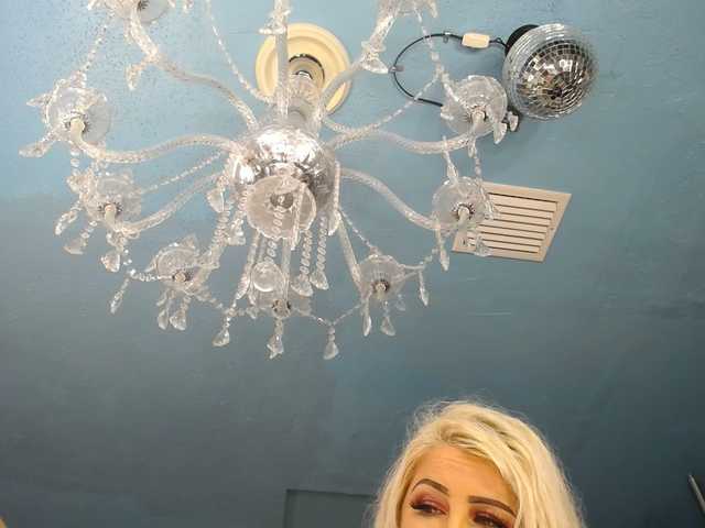 adrianna_fox's BongaCams show and profile