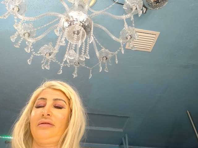 adrianna_fox cam belle