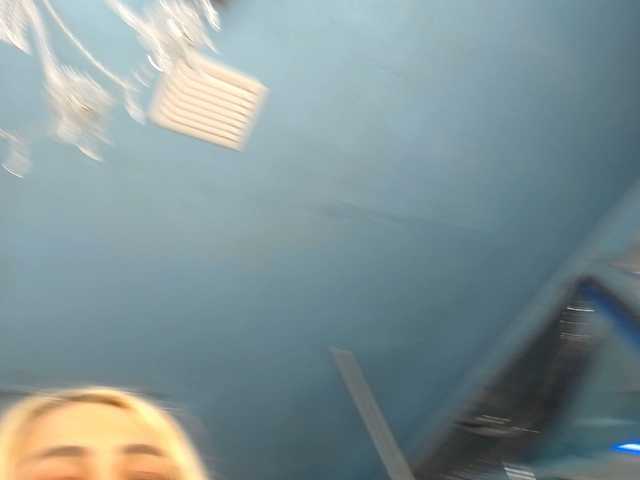 adrianna_fox's BongaCams show and profile