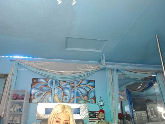 adrianna_fox's BongaCams show and profile