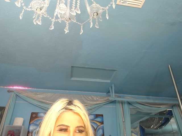 adrianna_fox's BongaCams show and profile