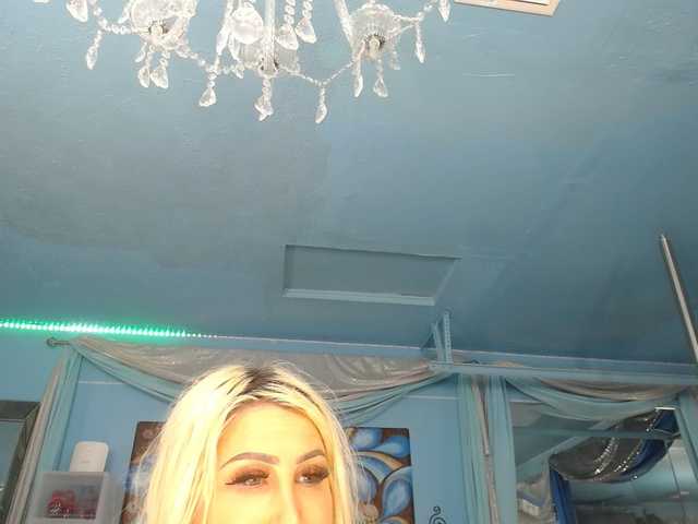 adrianna_fox cam belle