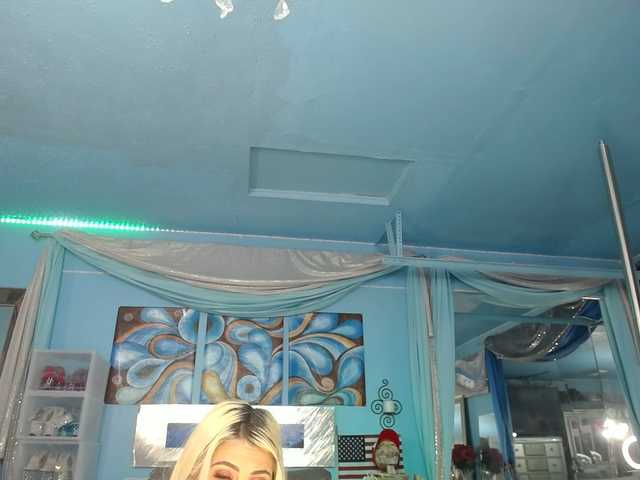 adrianna_fox's BongaCams show and profile