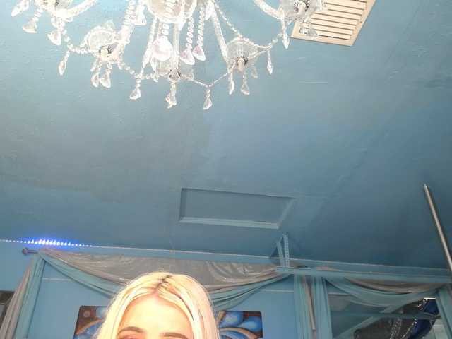 adrianna_fox's BongaCams show and profile