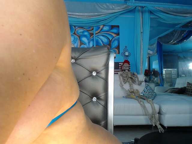 adrianna_fox's BongaCams show and profile